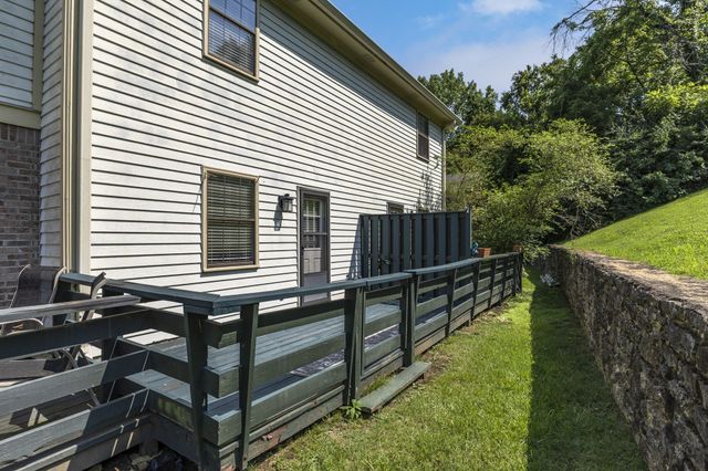 5768 Stone Brook Dr, Brentwood, TN 37027