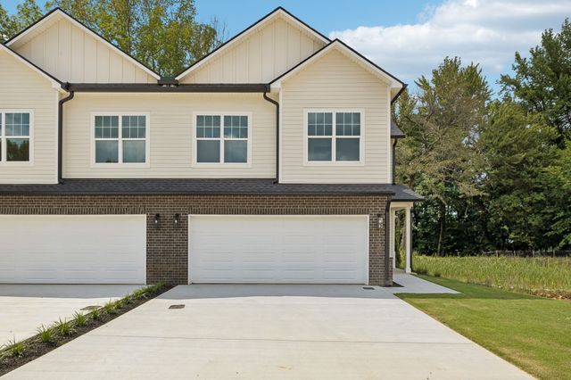1068 Stagecoach Dr, White House, TN 37188