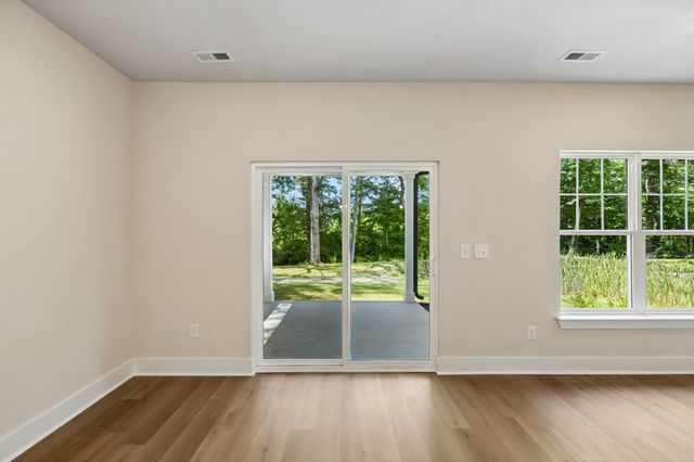 1068 Stagecoach Dr, White House, TN 37188