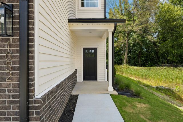 1068 Stagecoach Dr, White House, TN 37188