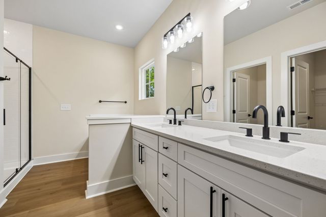 1068 Stagecoach Dr, White House, TN 37188