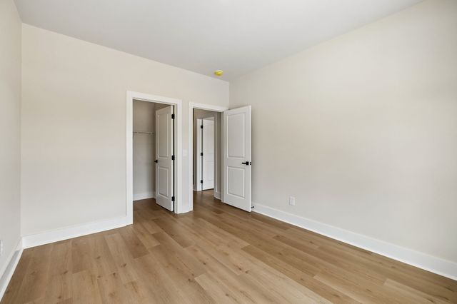 1068 Stagecoach Dr, White House, TN 37188
