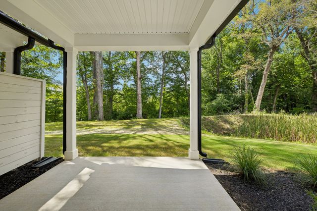 1068 Stagecoach Dr, White House, TN 37188