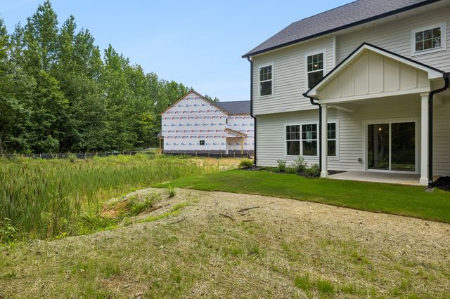 1068 Stagecoach Dr, White House, TN 37188