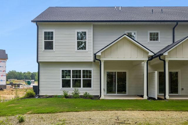 1068 Stagecoach Dr, White House, TN 37188