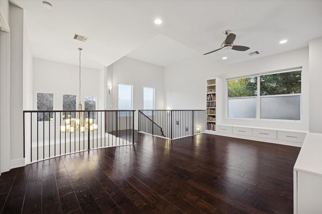 5201 Linden Street, Bellaire, TX 77401