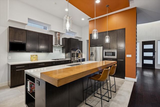 5201 Linden Street, Bellaire, TX 77401