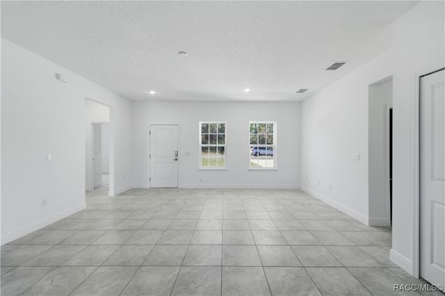 6615 N Waycross Way, Citrus Springs, FL 34433