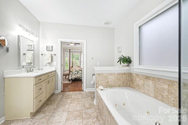 1218 Gateshead Lane, Matthews, NC 28105
