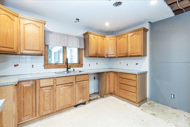 20 Wright St, North Reading, MA 01864
