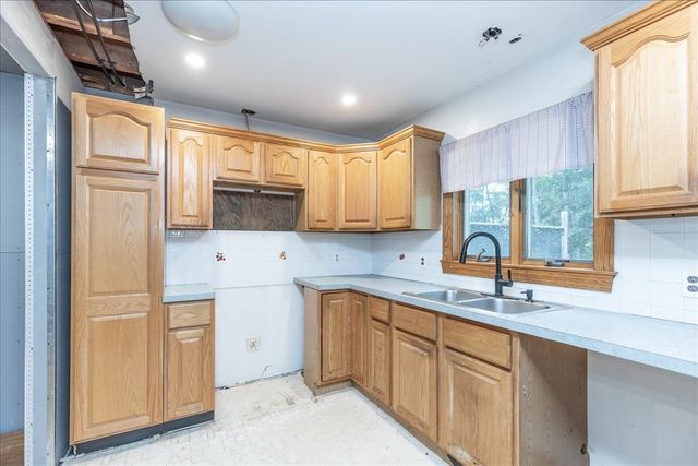 20 Wright St, North Reading, MA 01864