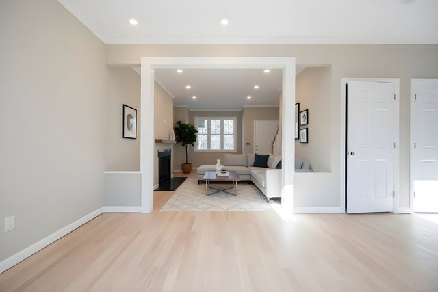 69 Cambridge Court, Simsbury, CT 06070