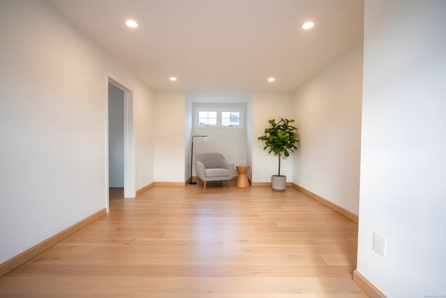 69 Cambridge Court, Simsbury, CT 06070