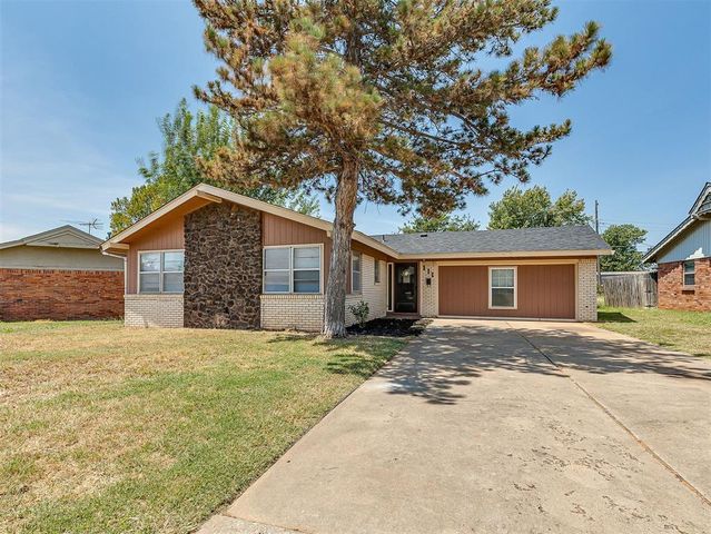 111 Oakside Drive, Moore, OK 73160