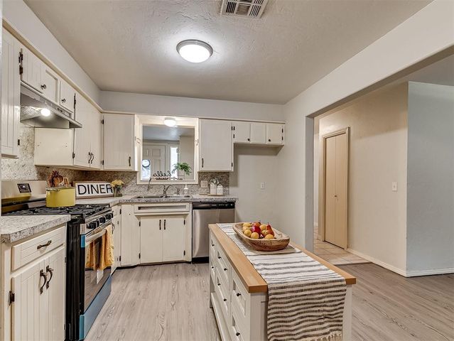 111 Oakside Drive, Moore, OK 73160