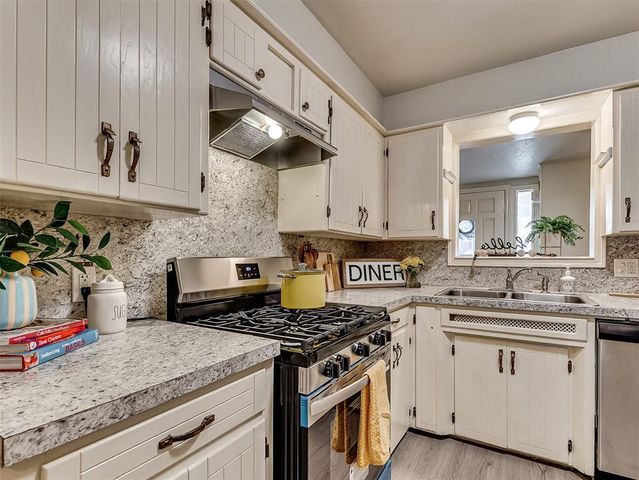 111 Oakside Drive, Moore, OK 73160