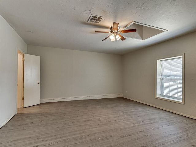 111 Oakside Drive, Moore, OK 73160