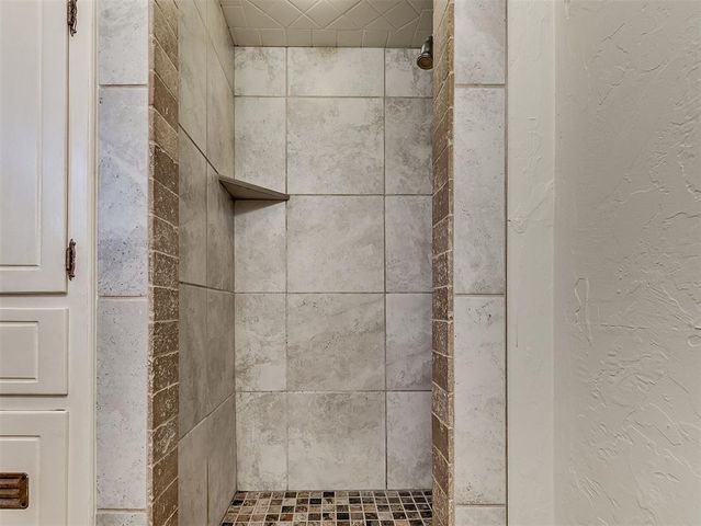 111 Oakside Drive, Moore, OK 73160