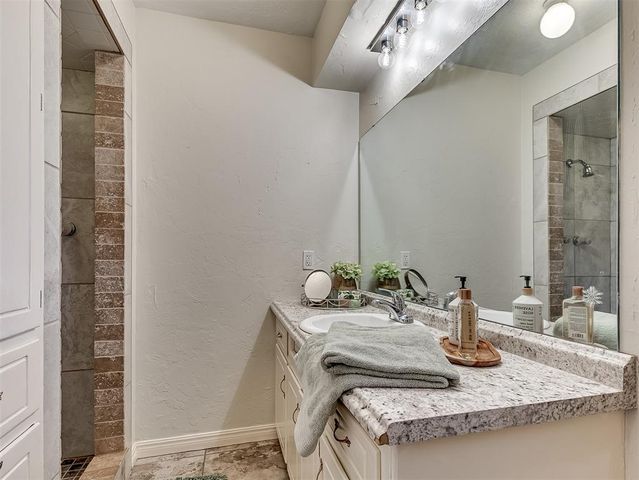111 Oakside Drive, Moore, OK 73160