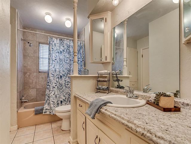 111 Oakside Drive, Moore, OK 73160