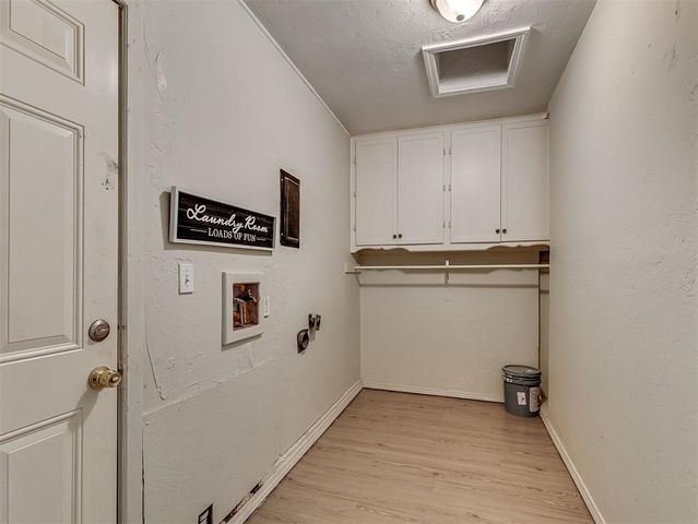 111 Oakside Drive, Moore, OK 73160