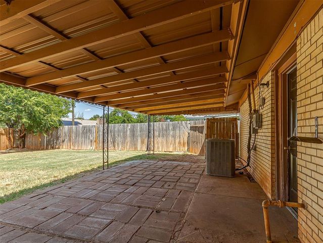 111 Oakside Drive, Moore, OK 73160