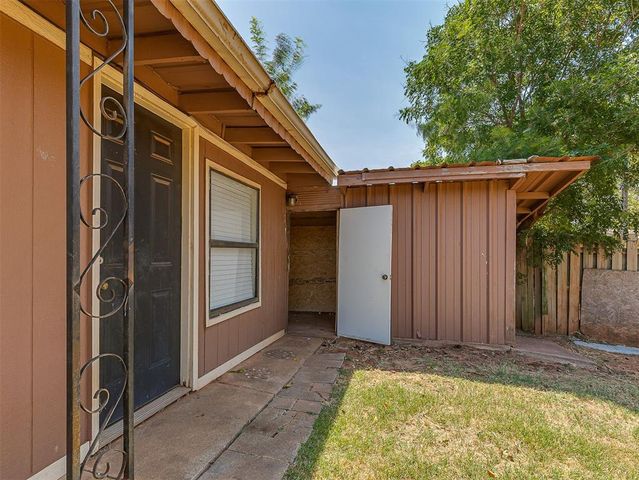 111 Oakside Drive, Moore, OK 73160