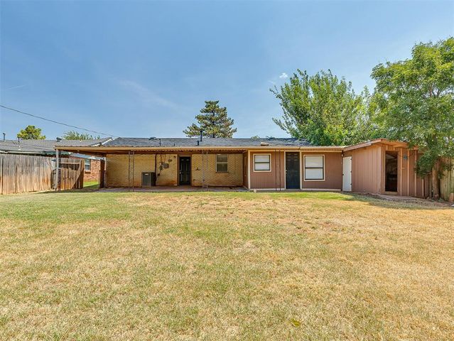 111 Oakside Drive, Moore, OK 73160
