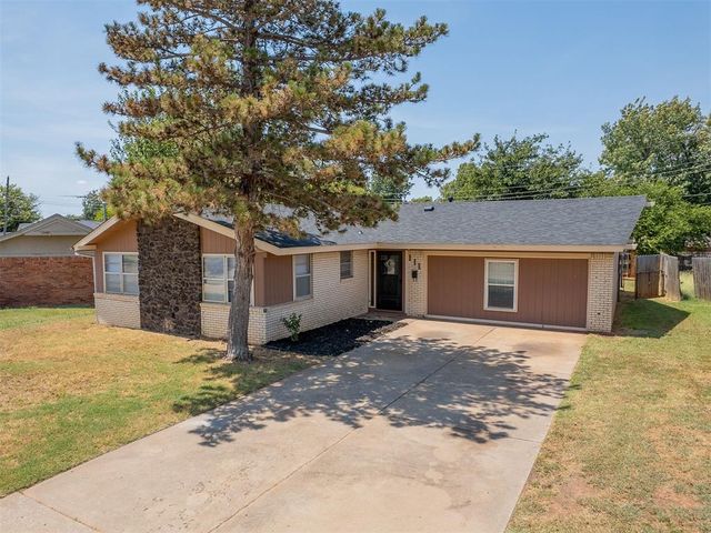 111 Oakside Drive, Moore, OK 73160