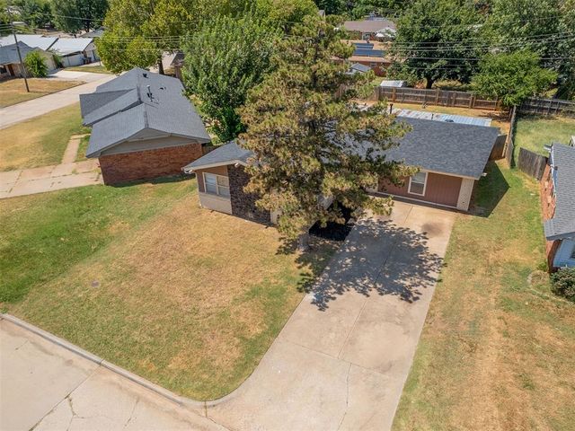 111 Oakside Drive, Moore, OK 73160