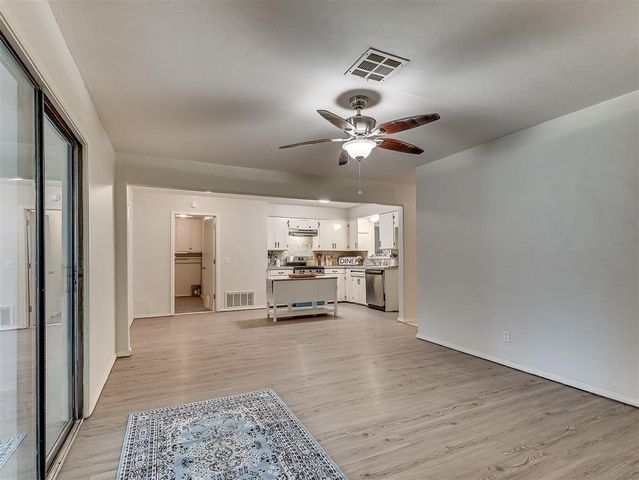 111 Oakside Drive, Moore, OK 73160