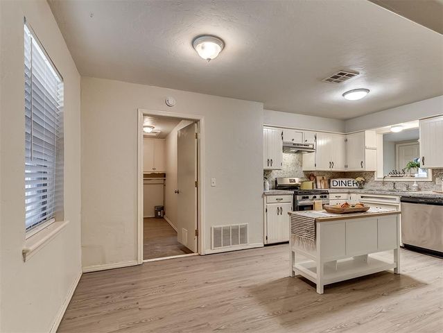 111 Oakside Drive, Moore, OK 73160