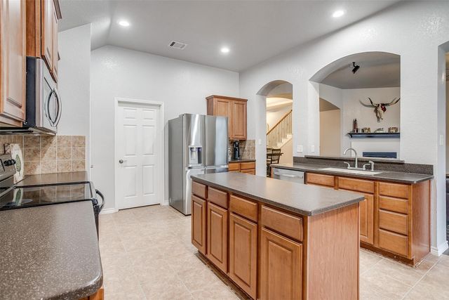 1013 Linden Drive, Burleson, TX 76028