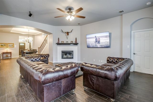 1013 Linden Drive, Burleson, TX 76028