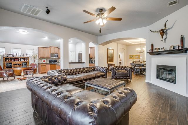 1013 Linden Drive, Burleson, TX 76028