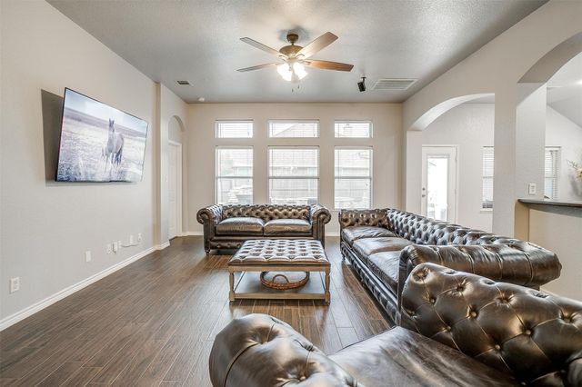 1013 Linden Drive, Burleson, TX 76028