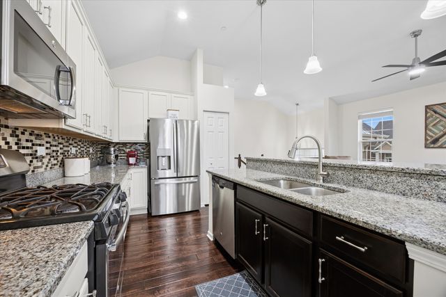 12648 Brighton Drive, Lemont, IL 60439