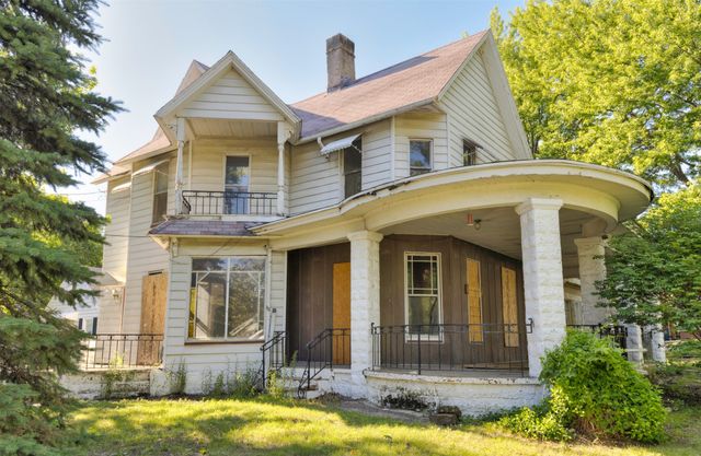 803 Oak Park Avenue, Des Moines, IA 50313