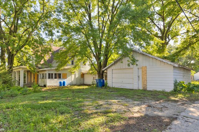 803 Oak Park Avenue, Des Moines, IA 50313