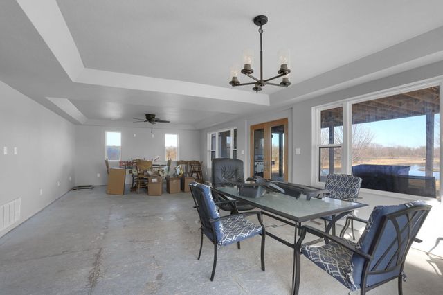 1834 S Black Cat Road, Joplin, MO 64801