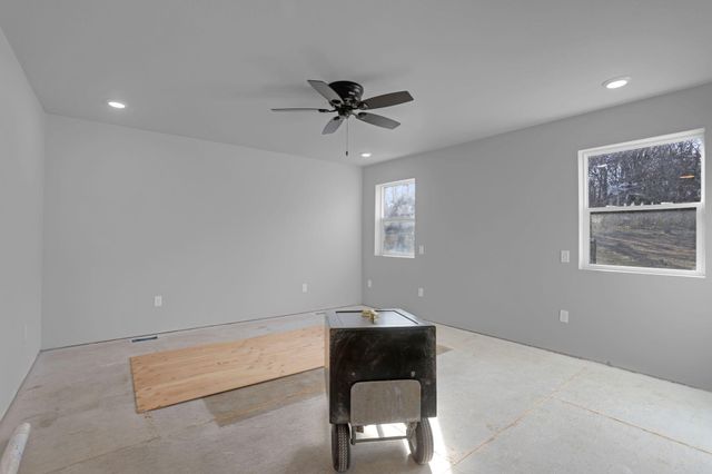 1834 S Black Cat Road, Joplin, MO 64801