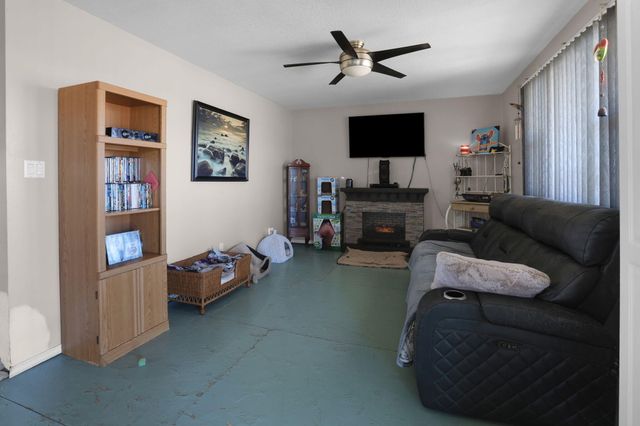 1834 S Black Cat Road, Joplin, MO 64801