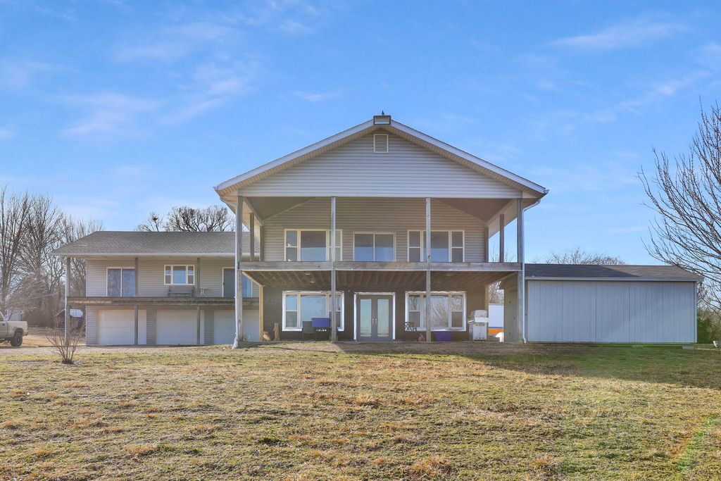 1834 S Black Cat Road, Joplin, MO 64801