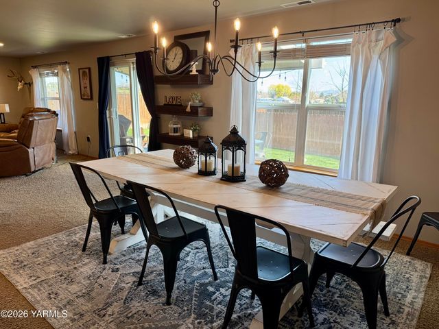 2403 S 73rd Ave, Yakima, WA 98903