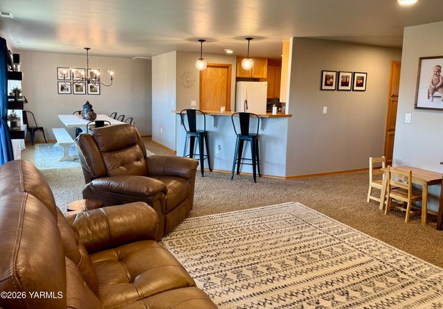 2403 S 73rd Ave, Yakima, WA 98903