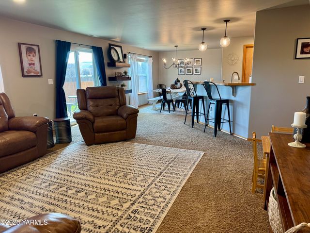 2403 S 73rd Ave, Yakima, WA 98903