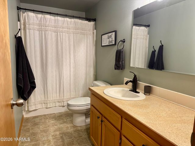 2403 S 73rd Ave, Yakima, WA 98903