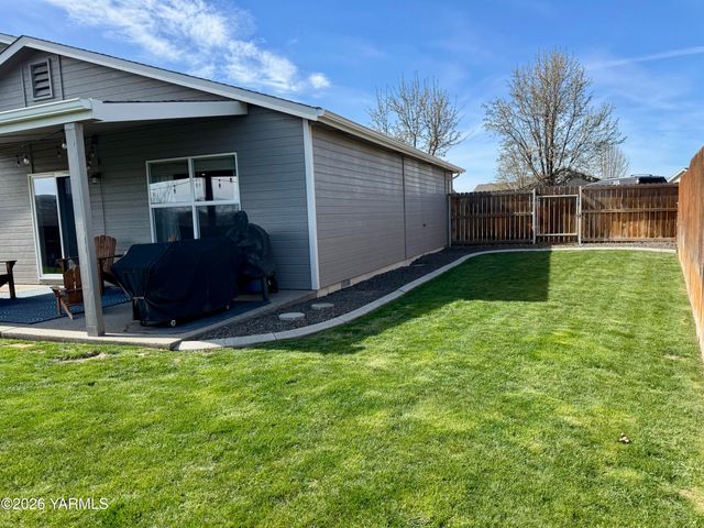2403 S 73rd Ave, Yakima, WA 98903