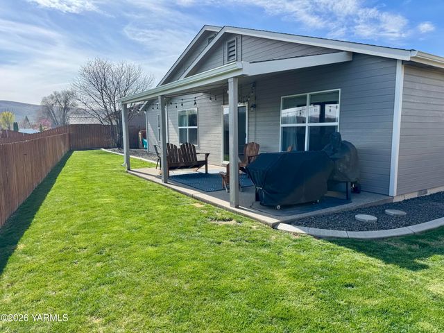 2403 S 73rd Ave, Yakima, WA 98903