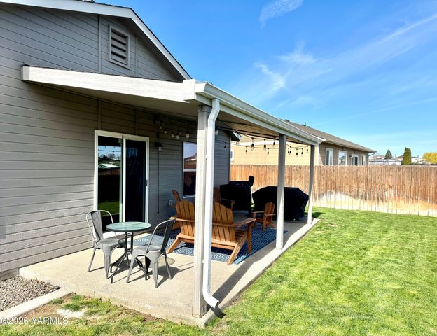 2403 S 73rd Ave, Yakima, WA 98903